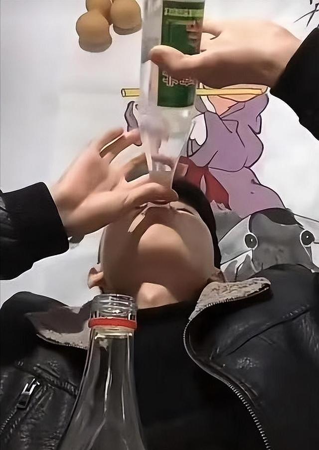 “喝酒四巨头”:一年全没,有的去世当天喝4瓶白酒,都不满36岁 - 1