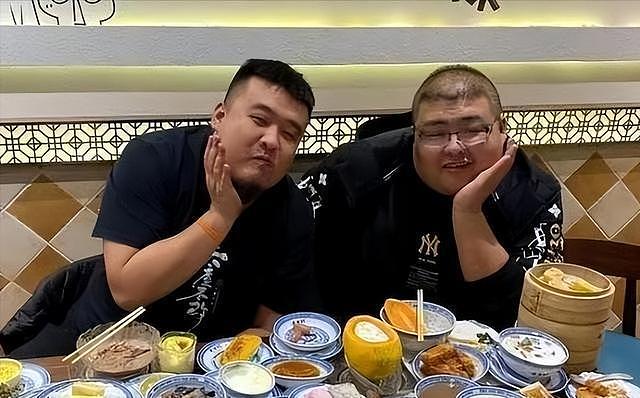 “喝酒四巨头”:一年全没,有的去世当天喝4瓶白酒,都不满36岁 - 10