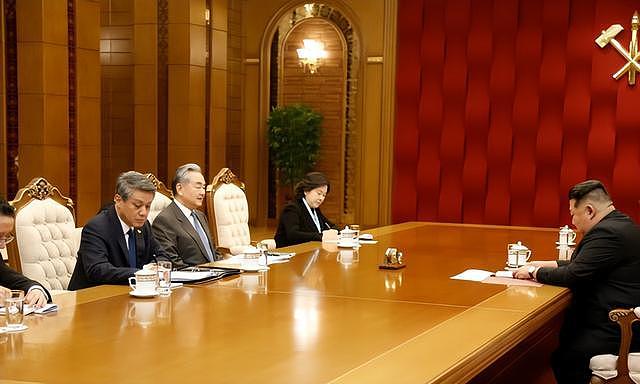 中国外长在朝鲜得到最高礼遇，接下来中朝还有“重头戏”？ - 1