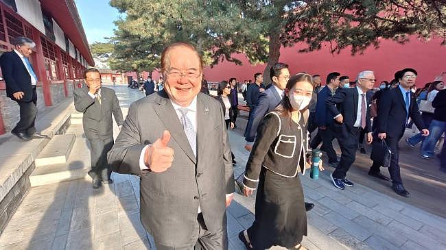 国民党主席郑丽文参访北京故宫，追问“皇帝在哪下罪己诏？”（组图） - 5