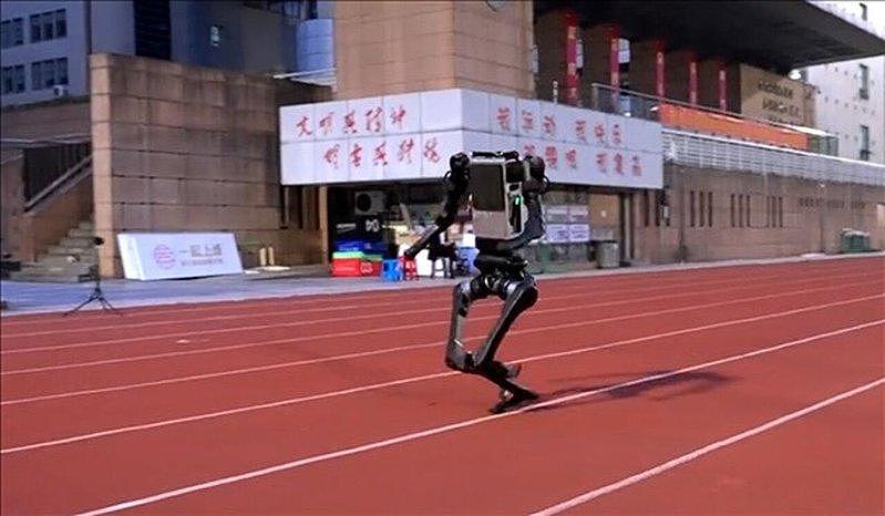 中国宇树机器人百米跑10秒，逼近“飞人”博尔特 - 1