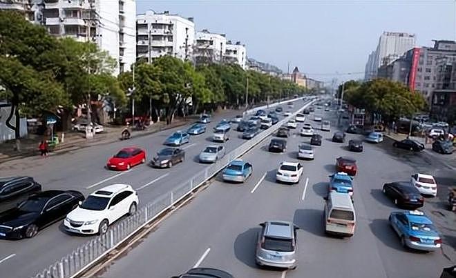 炫丧？湖南一公路插百米白灯笼，官方介入调查，结果和想的不一样（组图） - 10