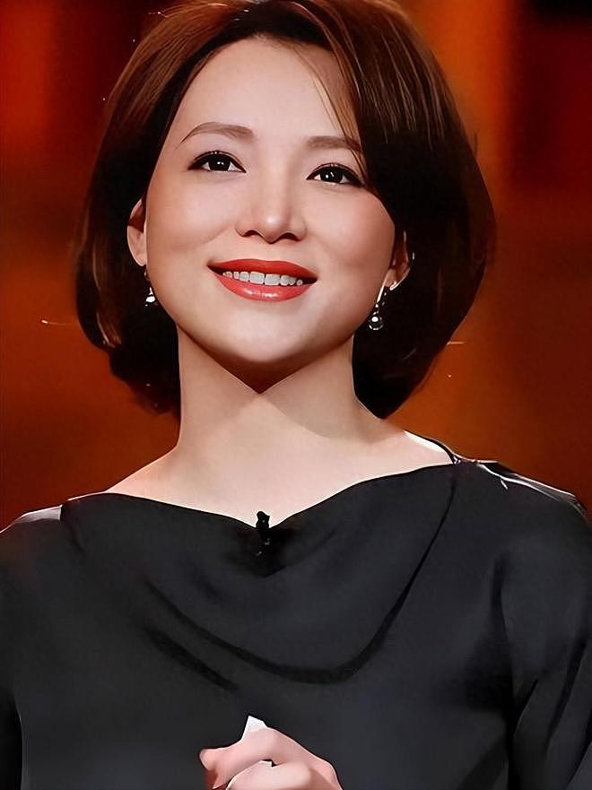 如今在上海生活的董卿，低调陪伴父母，13岁儿子成了她的“救赎” - 1