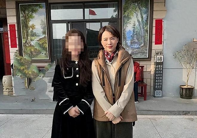 如今在上海生活的董卿，低调陪伴父母，13岁儿子成了她的“救赎” - 4