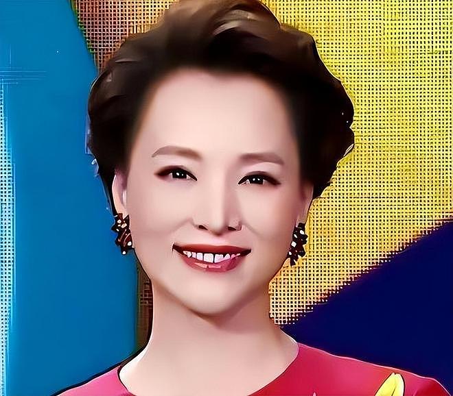 如今在上海生活的董卿，低调陪伴父母，13岁儿子成了她的“救赎” - 8