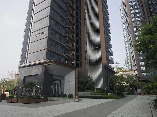 深圳大学拟租800万元豪宅当学生宿舍？业主担忧：公共资源会被严重挤占，不愿小区被贴上“宿舍”标签；网友羡慕：每月几百元就能住豪宅 - 3