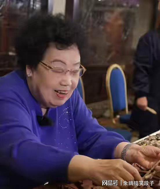 身价过百亿,坐拥北京一条街,出门私人飞机,京圈富婆都有谁? - 4