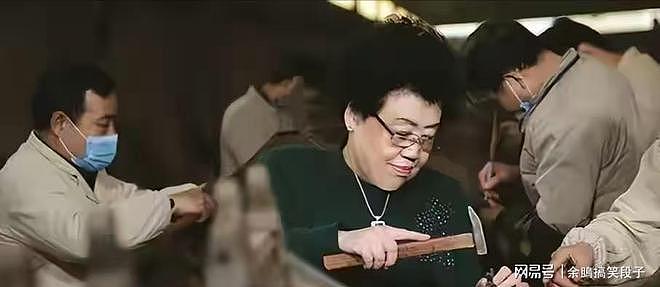 身价过百亿,坐拥北京一条街,出门私人飞机,京圈富婆都有谁? - 10
