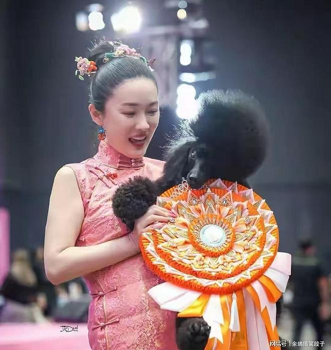 身价过百亿,坐拥北京一条街,出门私人飞机,京圈富婆都有谁? - 17
