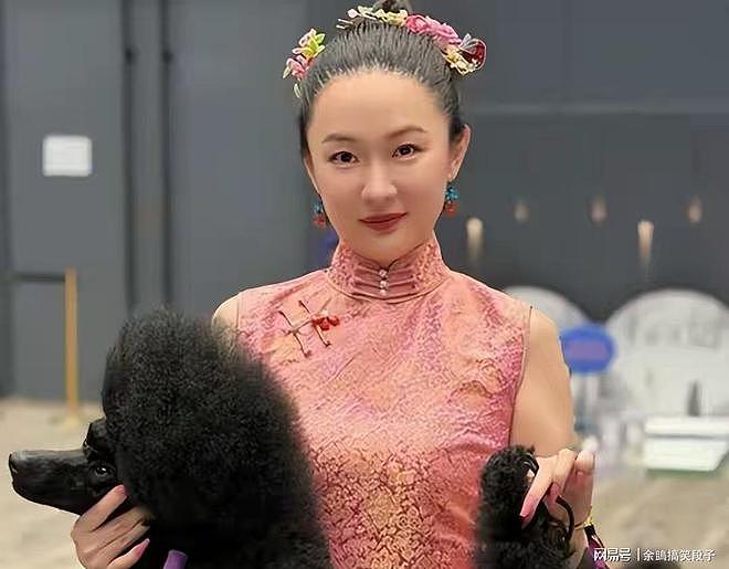 身价过百亿,坐拥北京一条街,出门私人飞机,京圈富婆都有谁? - 19