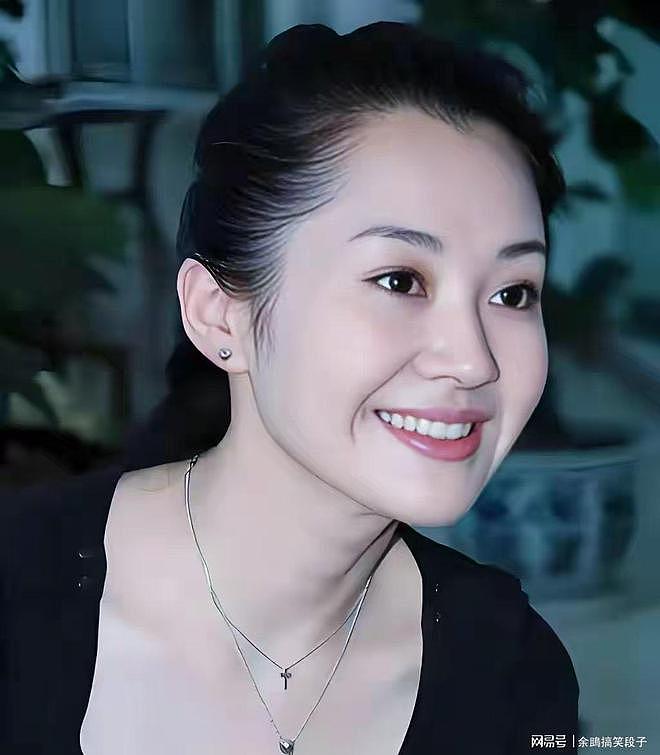 身价过百亿,坐拥北京一条街,出门私人飞机,京圈富婆都有谁? - 22