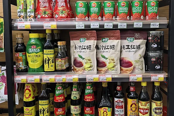 战事阴影下消费异动！澳洲民众抢购罐头与电动车，囤货潮升温（图） - 1