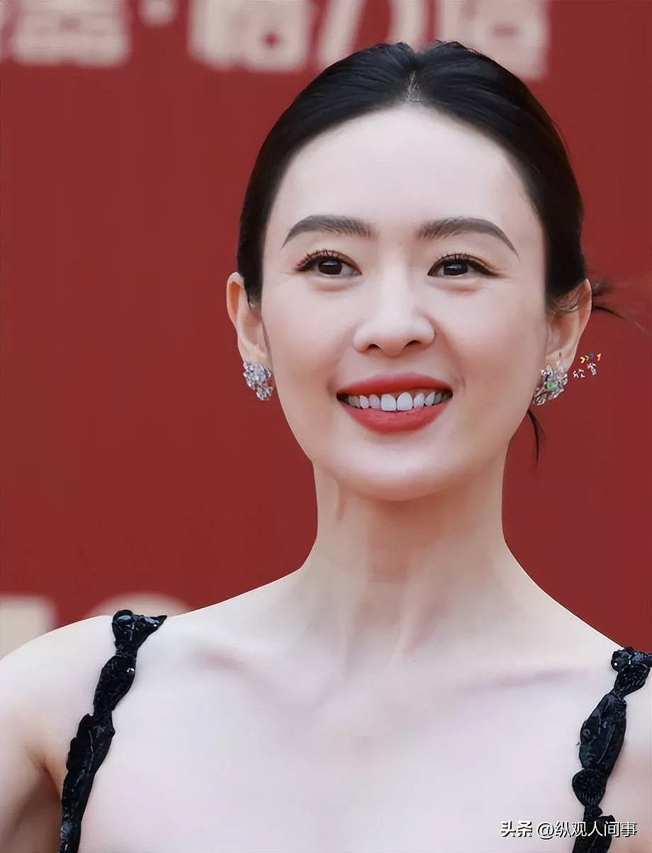 童瑶咋老成这了！妆容老土嚼东西像没牙一样（组图） - 4
