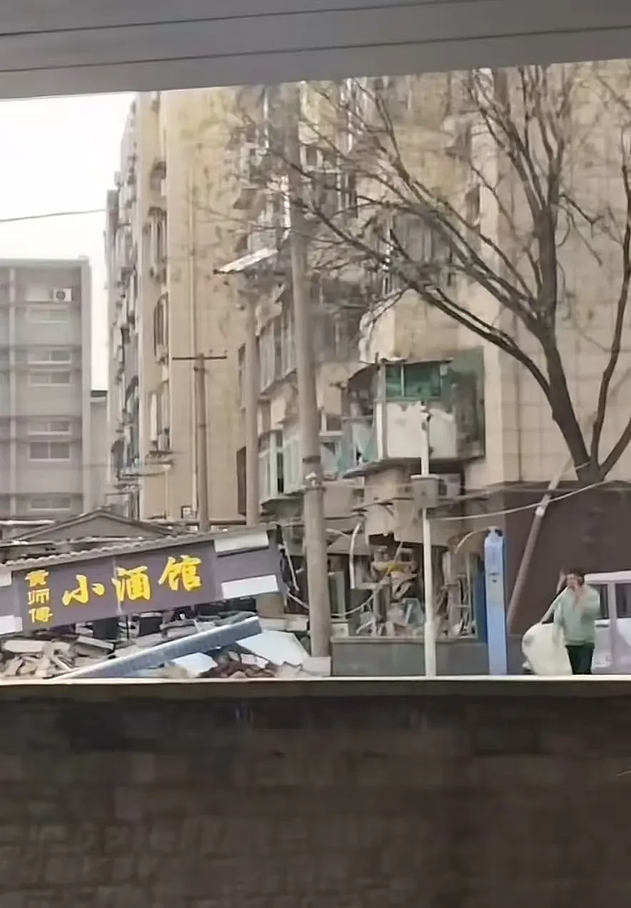 济南一沿街餐馆传出炸响,整间平房被夷为平地(视频/组图) - 2