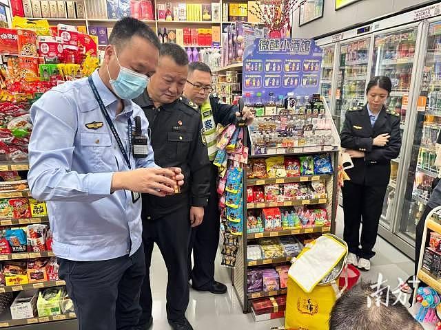 中国知名连锁超市被曝卖假烟！烟草局严查，缴获涉案卷烟306万支 - 2