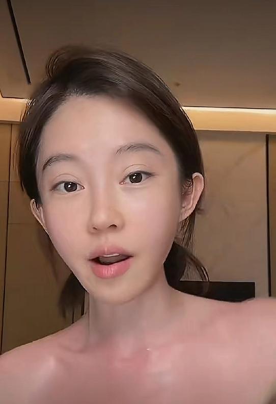 冯提莫直播被要求做腋下管理，当场回怼太刚，网友：管得真宽（组图） - 4