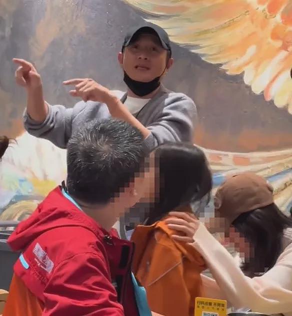 演员文章开面馆翻红!有人凌晨带小马扎蹲守,代排价格炒到500… - 6