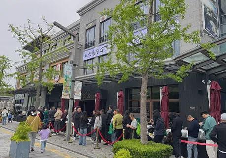 演员文章开面馆翻红!有人凌晨带小马扎蹲守,代排价格炒到500… - 7