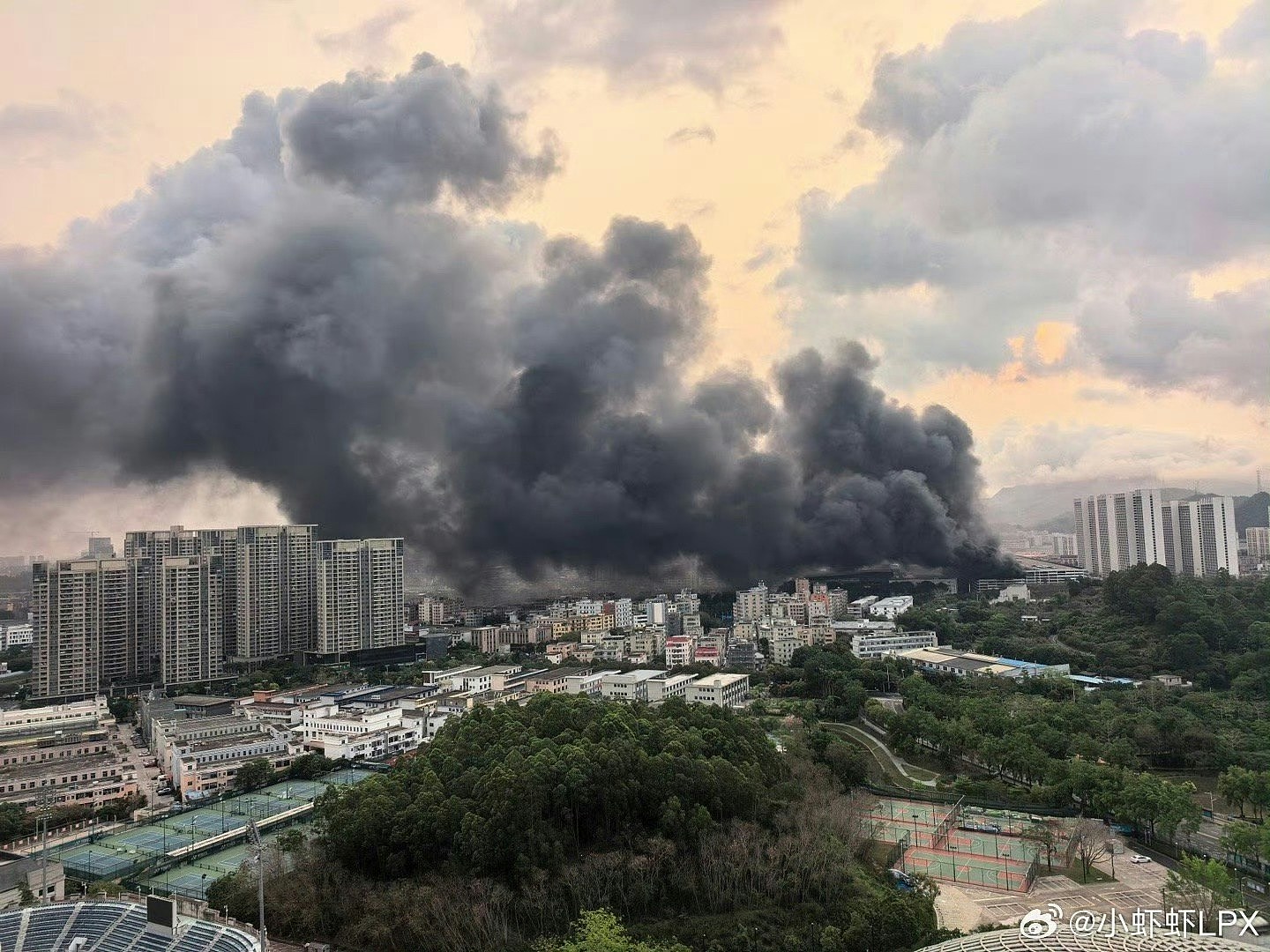 深圳比亚迪坪山工厂发生火情!现场浓烟滚滚,无人员伤亡(组图) - 2