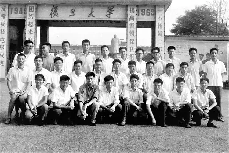董卿：没有离婚，常住上海弥补对父母的愧疚（组图） - 3