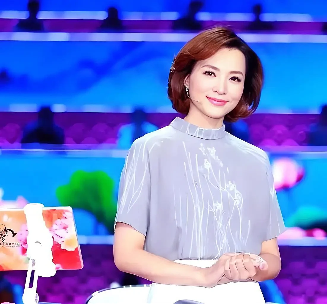 董卿：没有离婚，常住上海弥补对父母的愧疚（组图） - 7