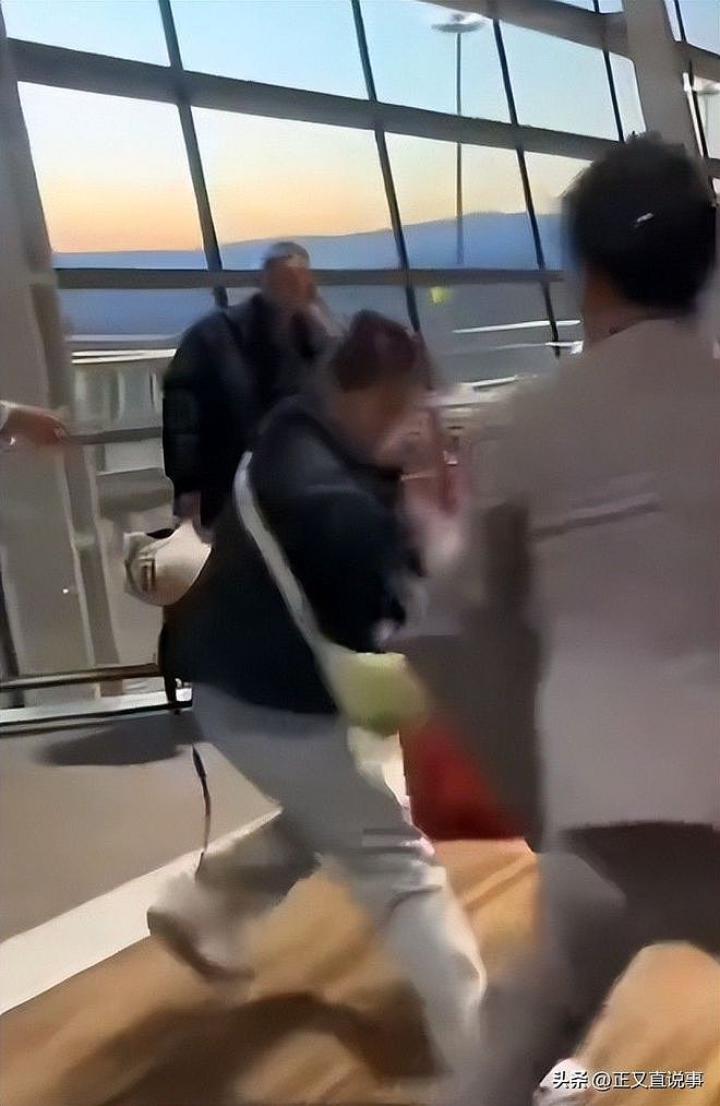 曝大闹昆明候机厅：狂踹工作人员，闹事母女正脸曝光，孩子受牵连（组图） - 6