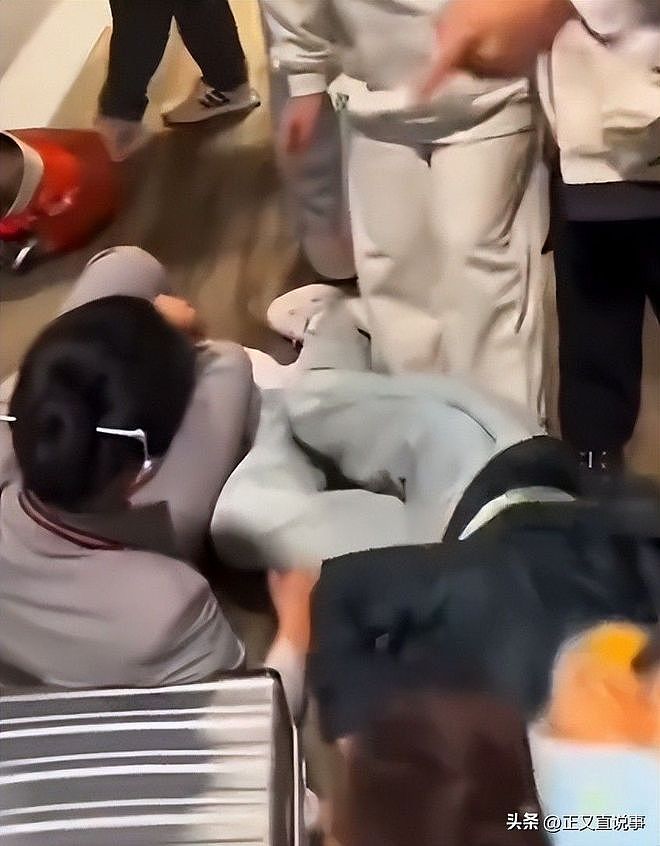 曝大闹昆明候机厅：狂踹工作人员，闹事母女正脸曝光，孩子受牵连（组图） - 9