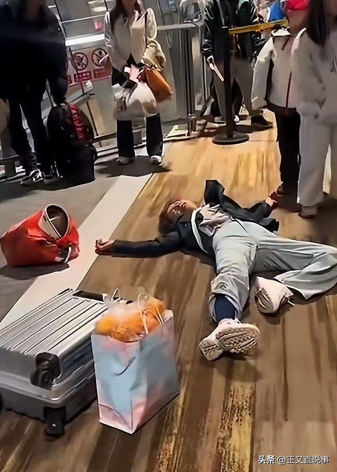 曝大闹昆明候机厅：狂踹工作人员，闹事母女正脸曝光，孩子受牵连（组图） - 10
