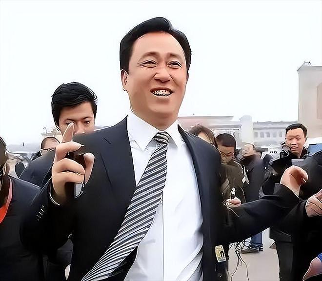 许家印认罪后,长子在国外消失,次子被带走调查,女儿也不知所踪(组图) - 2