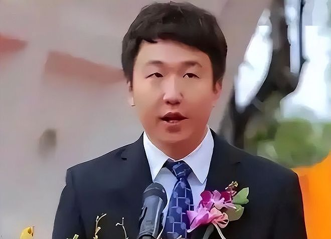 许家印认罪后,长子在国外消失,次子被带走调查,女儿也不知所踪(组图) - 4