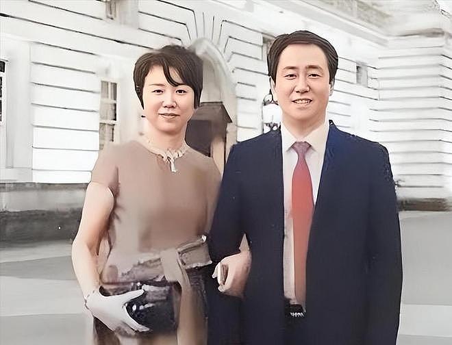 许家印认罪后,长子在国外消失,次子被带走调查,女儿也不知所踪(组图) - 7
