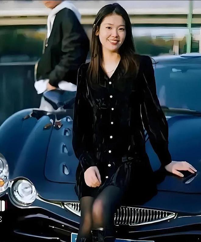 许家印认罪后,长子在国外消失,次子被带走调查,女儿也不知所踪(组图) - 16