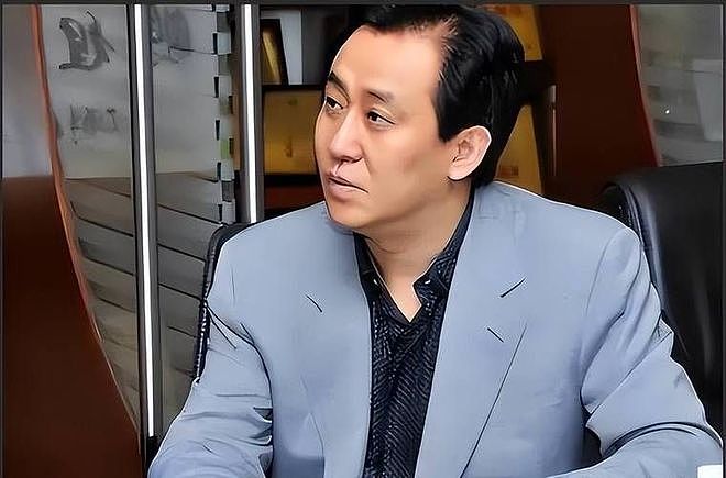 许家印认罪后,长子在国外消失,次子被带走调查,女儿也不知所踪(组图) - 21