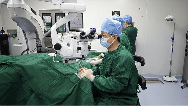 外国人扎堆来中国看病:住院3天账单4万美元,被欧美医疗逼疯了! - 9