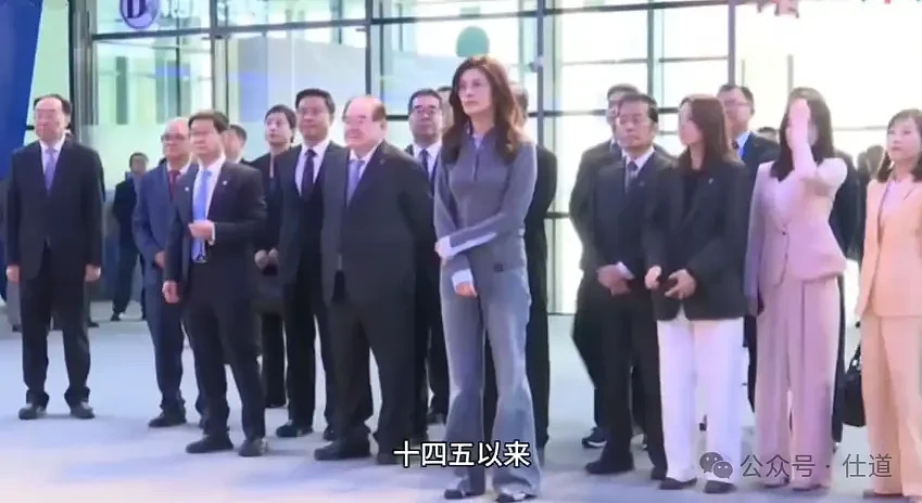 郑丽文的穿搭火了:人生最大捷径,就是打扮自己(组图) - 6