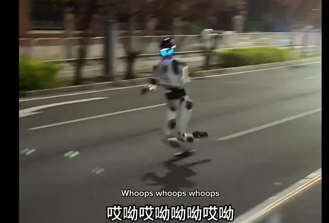 原地爆炸！北京机器人马拉松赛网笑翻（组图） - 1