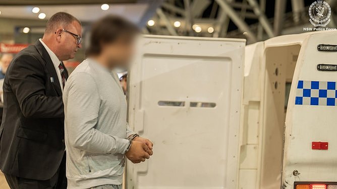 跨州作案狂卷$15万!外国诈骗团伙盯上澳洲老人,ATM前“空手套白狼”落网(组图) - 2