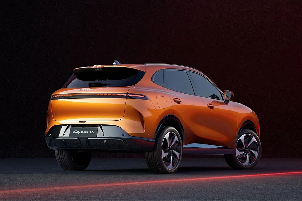 奇瑞新品牌Lepas L6亮相：纯电与混动双动力，2026年底登陆澳洲（组图） - 2