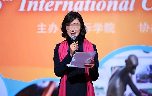 美女校长变阶下囚:受贿近400万,沉迷整容,58岁看起来像18岁(组图) - 1