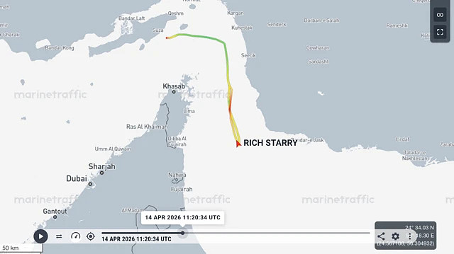 美国封锁霍尔木兹首日：中国公司拥有的货轮“富星号”穿越海峡后折返（组图） - 4
