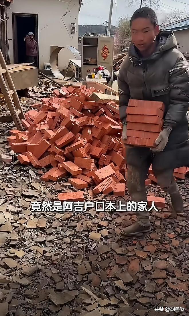 凉山18岁女孩全家“社会性死亡”!装贫连骗3位网红,现更富裕了(组图) - 15