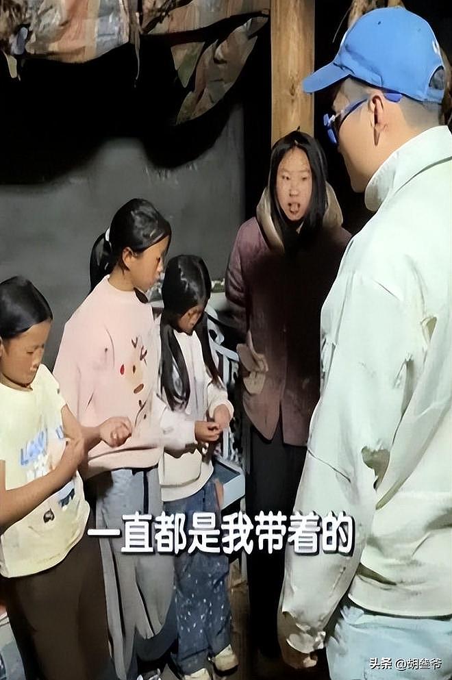 凉山18岁女孩全家“社会性死亡”!装贫连骗3位网红,现更富裕了(组图) - 22