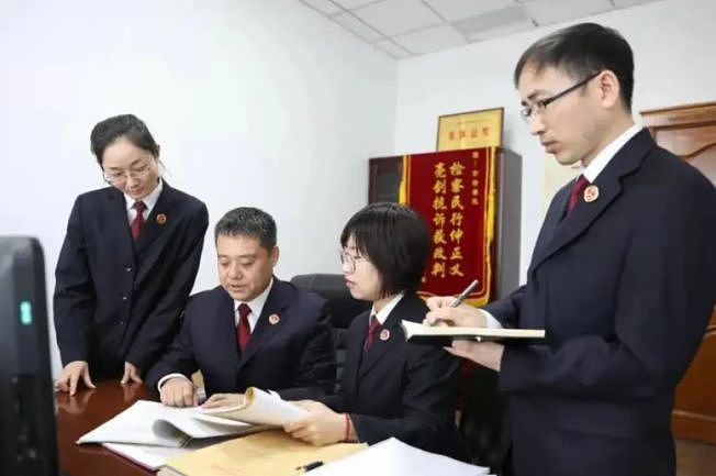 上海女会计携92万巨款潜逃,警方苦追15年,儿子:母亲已去世9年(组图) - 5