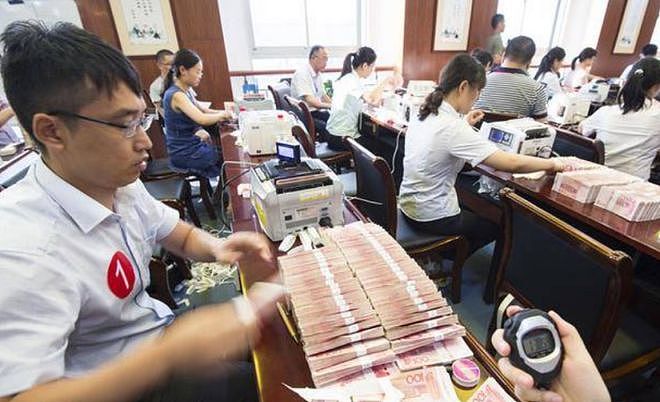 上海女会计携92万巨款潜逃,警方苦追15年,儿子:母亲已去世9年(组图) - 12