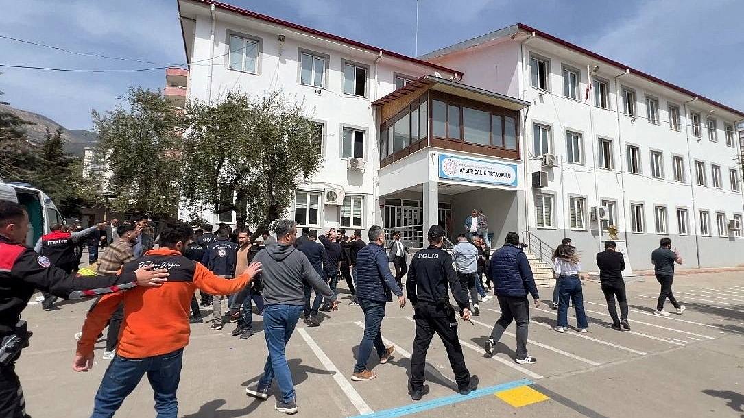 土耳其再有校园枪击案，至少4死20伤！学生跳窗逃生（视频/组图） - 1