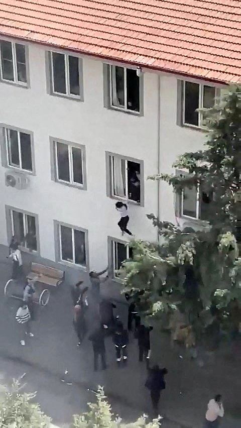 土耳其再有校园枪击案，至少4死20伤！学生跳窗逃生（视频/组图） - 2