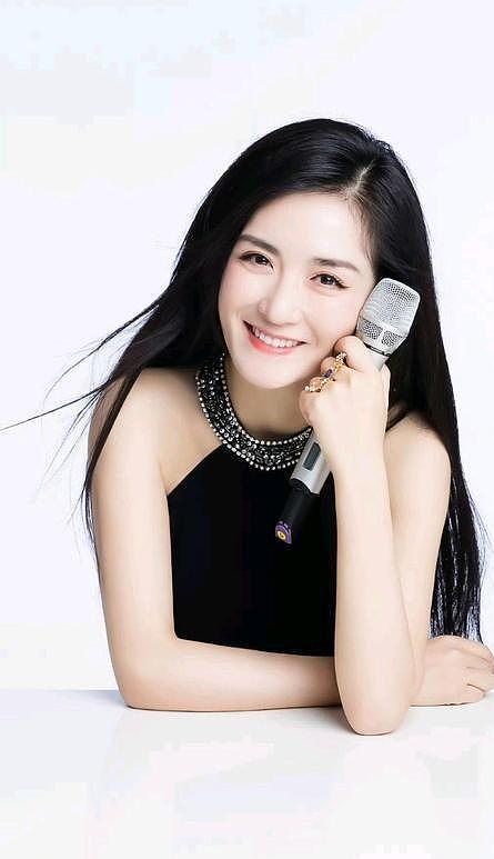 钱赚够了，名声没了，谢娜开演唱会迎来全网骂潮，刘烨当初没说谎（组图） - 24
