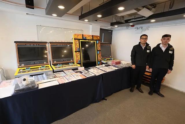香港14岁中学生涉黑被抓!18名同伙被捕,涉嫌经营赌场,洗钱近千万(组图) - 2