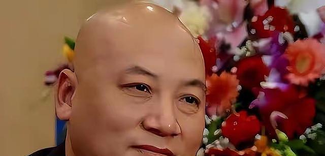 陈丽华刚走五天，迟重瑞又站回博物馆门口：白衬衫、白手套，死盯斗拱不挪步 - 7