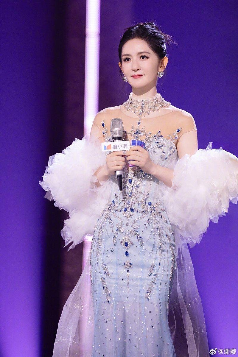 被酸唱歌没人听？谢娜演唱会7千张门票秒杀，激动到手抖 - 2